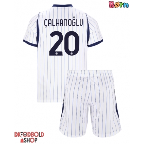Inter Milan Hakan Calhanoglu #20 Udebanesæt Børn 2026-27 Kort ærmer (+ korte bukser)